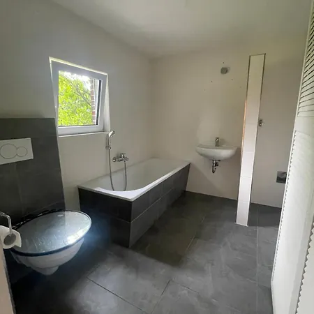 Monteurwohnung, Handwerkerwohnung Neu Mit 4 Schlafzimmern Und Garten Appartement